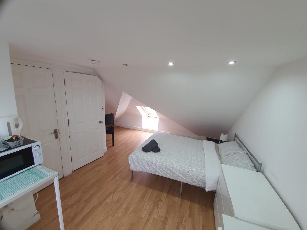 Eastwood Rooms Goodmayes Eksteriør billede