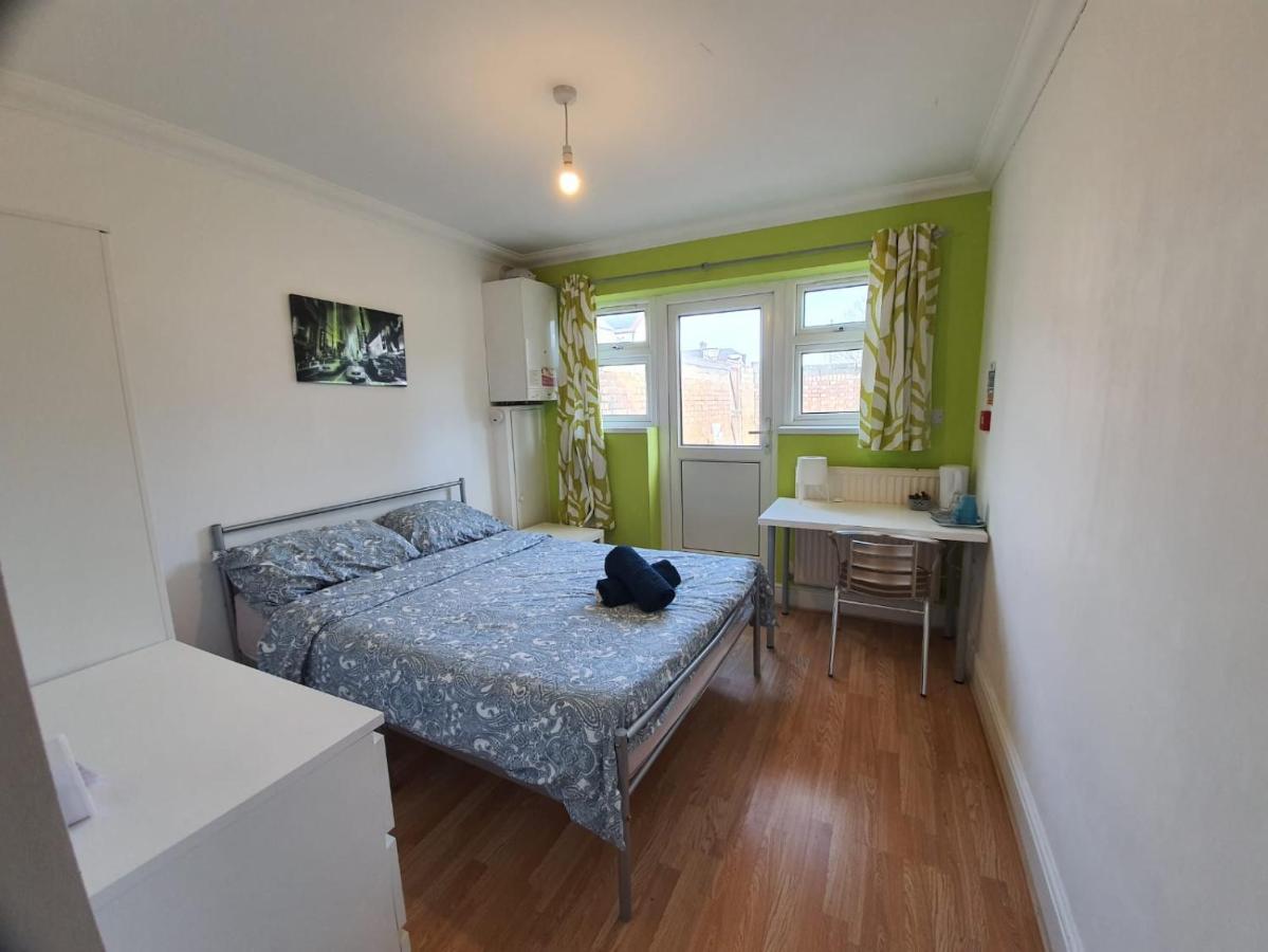 Eastwood Rooms Goodmayes Eksteriør billede