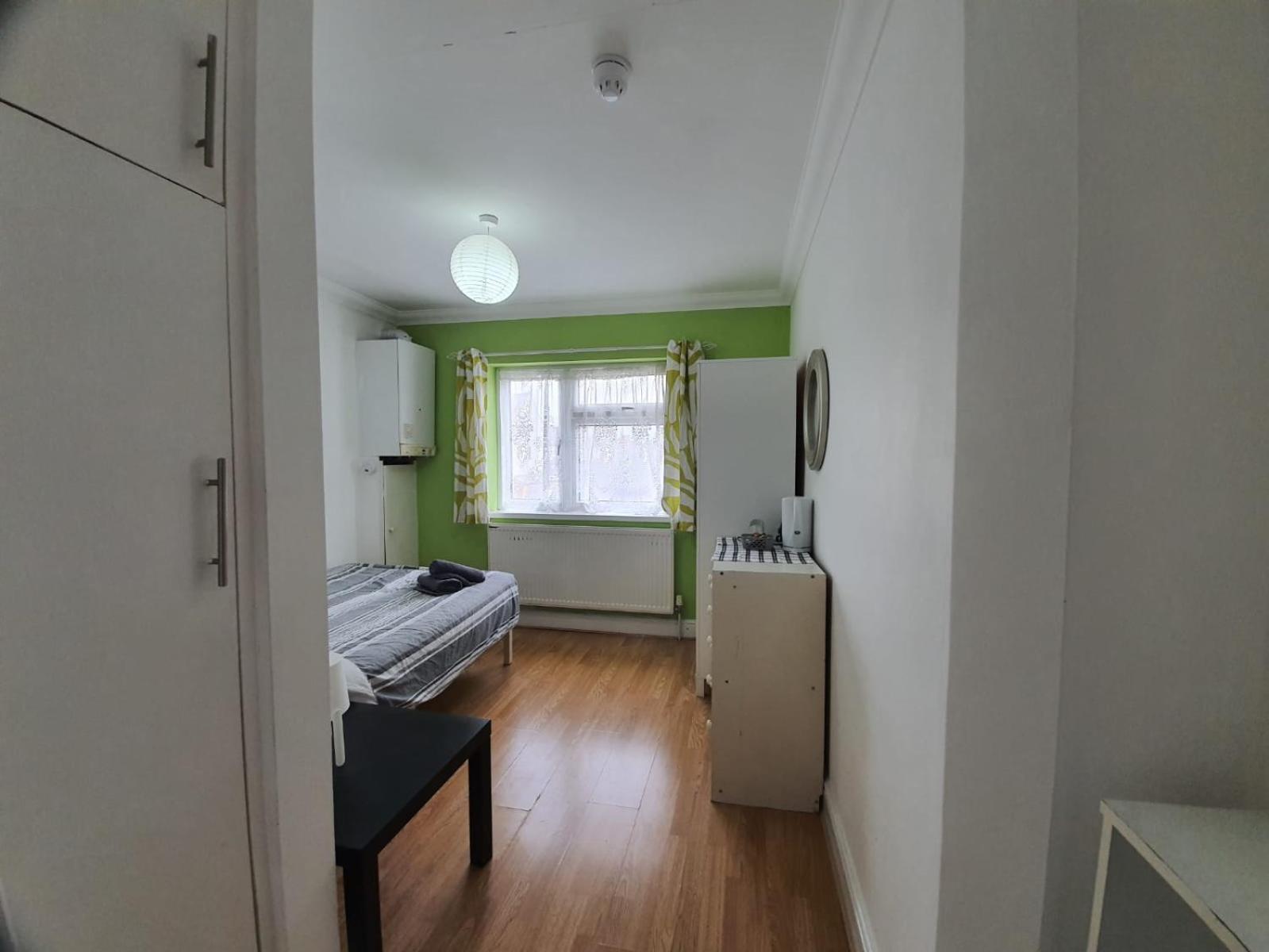 Eastwood Rooms Goodmayes Eksteriør billede