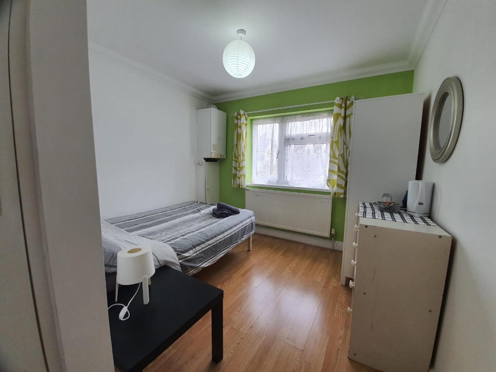 Eastwood Rooms Goodmayes Eksteriør billede